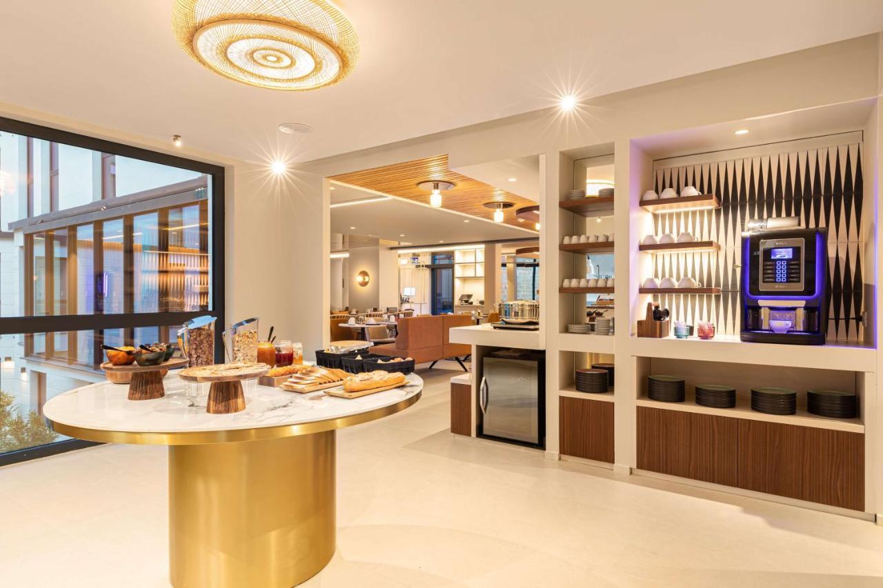 Hotel Yac Paris Clichy, A Member Of Radisson Individuals Bagian luar foto
