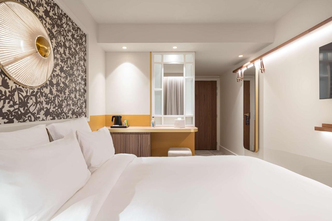 Hotel Yac Paris Clichy, A Member Of Radisson Individuals Bagian luar foto