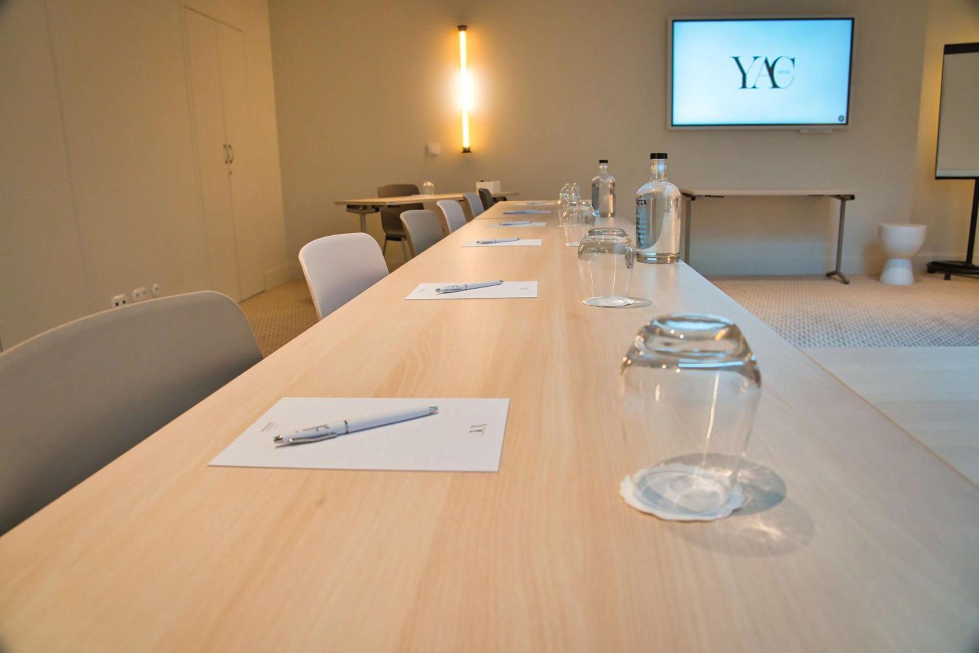 Hotel Yac Paris Clichy, A Member Of Radisson Individuals Bagian luar foto