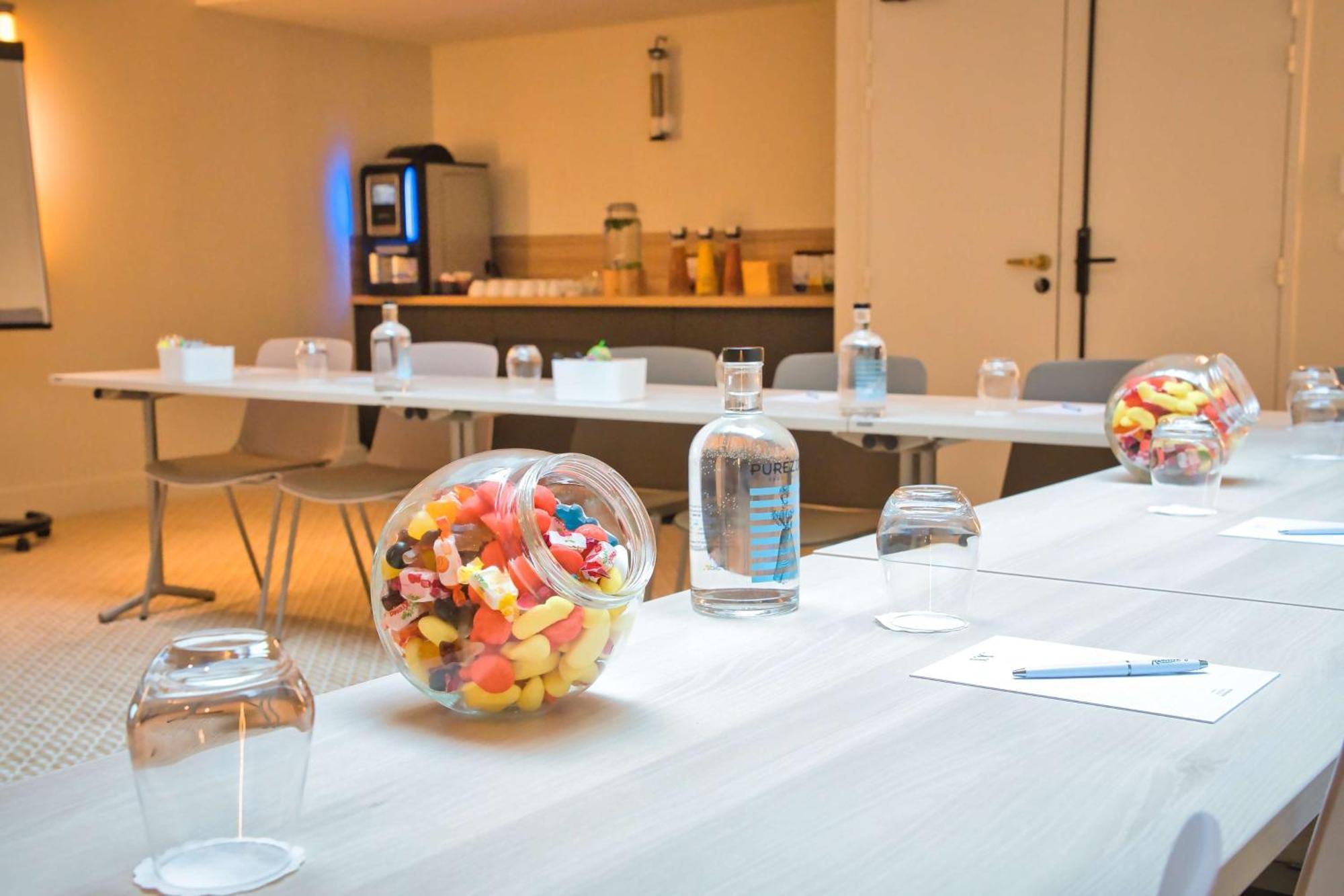 Hotel Yac Paris Clichy, A Member Of Radisson Individuals Bagian luar foto