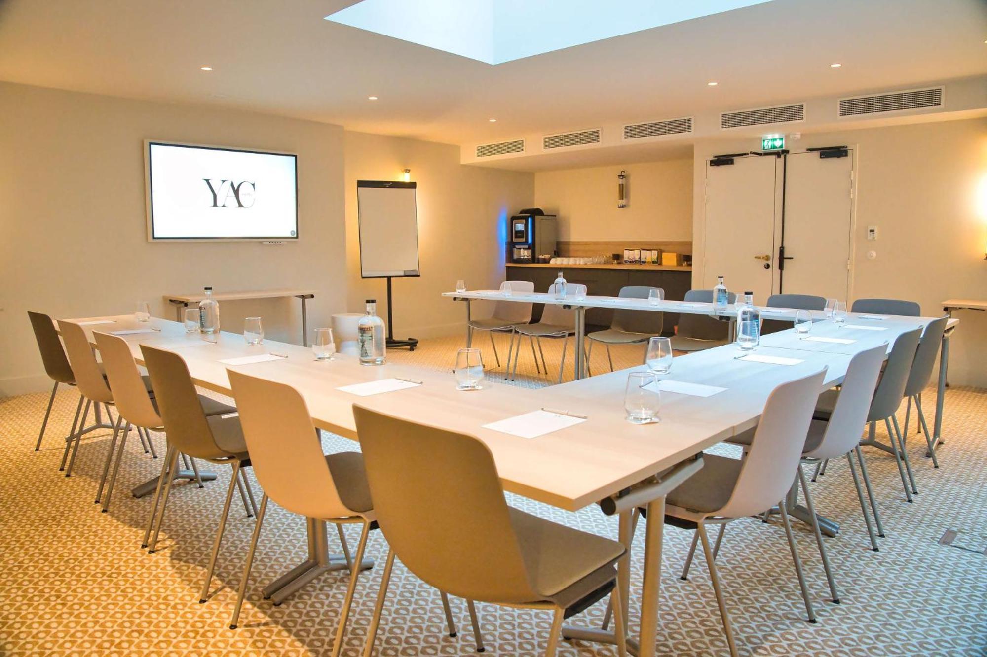 Hotel Yac Paris Clichy, A Member Of Radisson Individuals Bagian luar foto