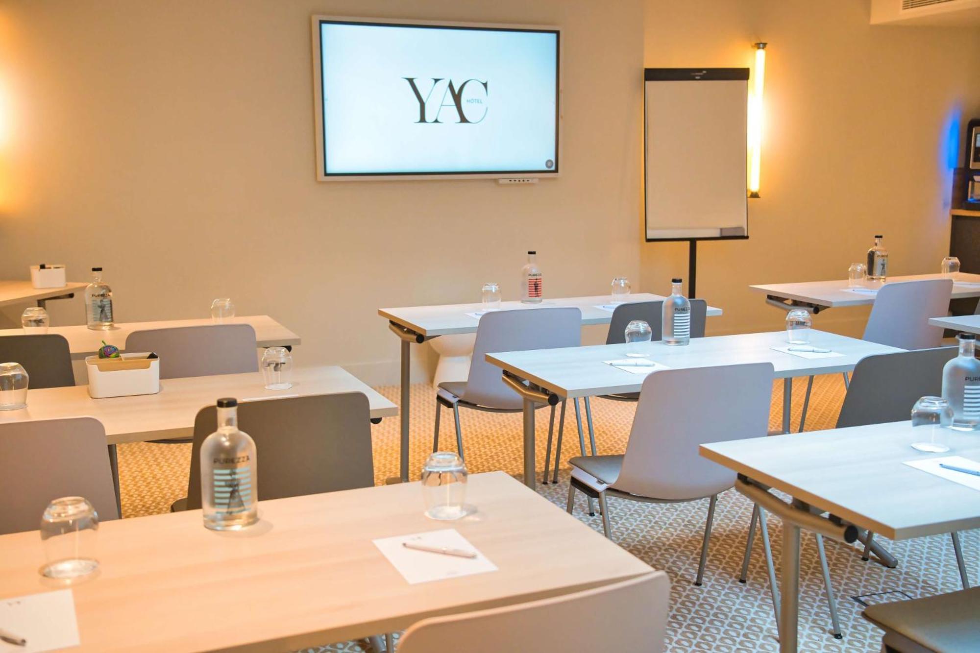 Hotel Yac Paris Clichy, A Member Of Radisson Individuals Bagian luar foto