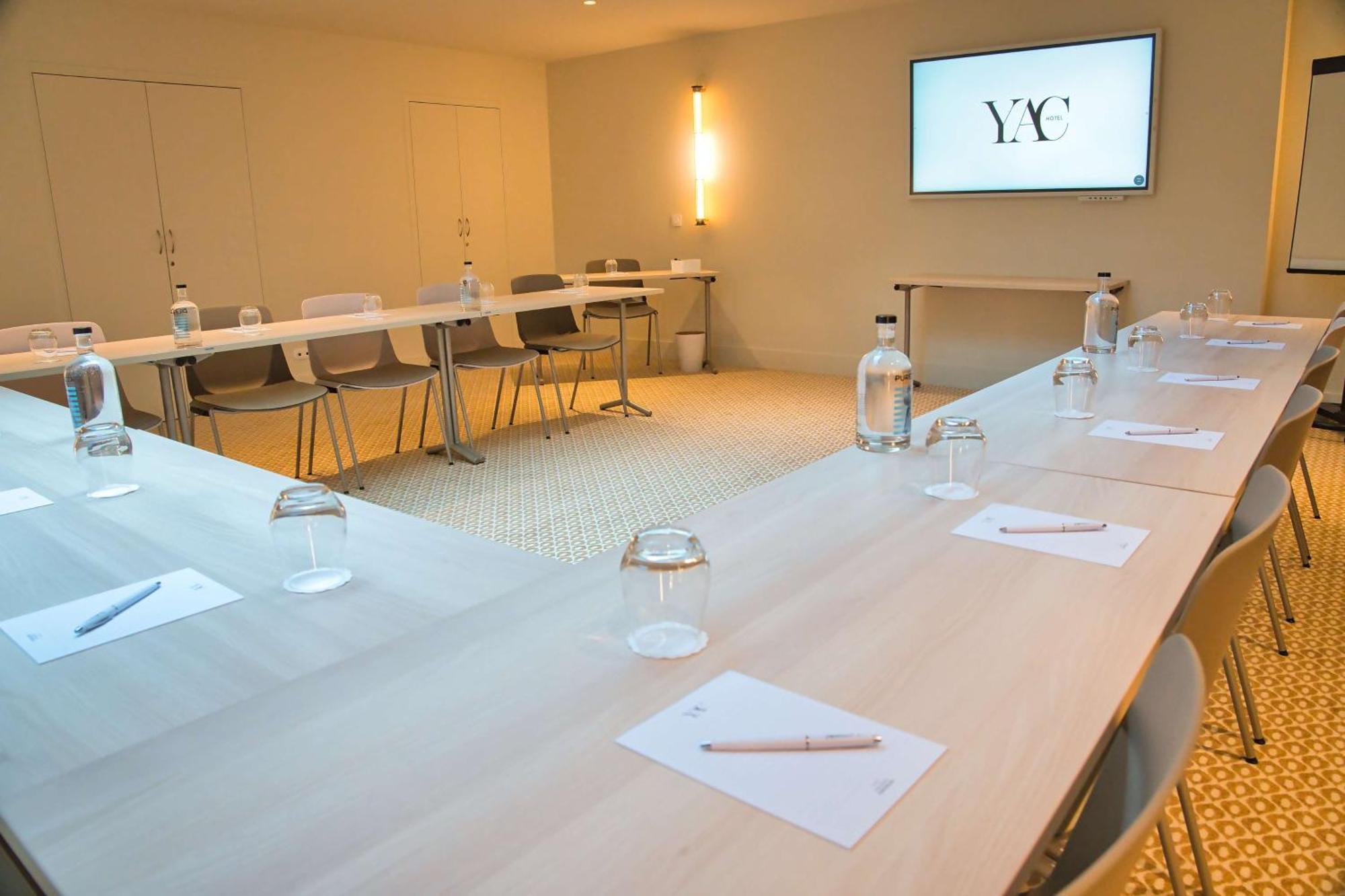 Hotel Yac Paris Clichy, A Member Of Radisson Individuals Bagian luar foto