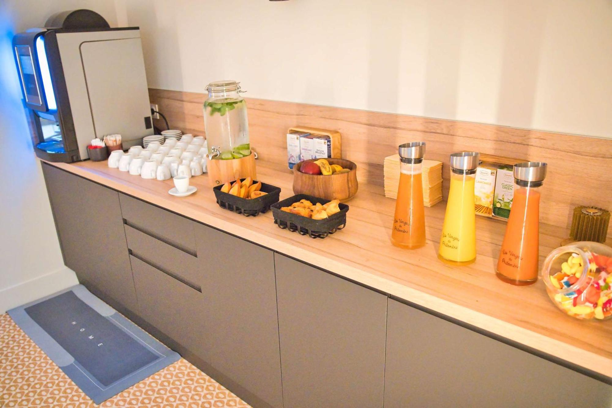 Hotel Yac Paris Clichy, A Member Of Radisson Individuals Bagian luar foto
