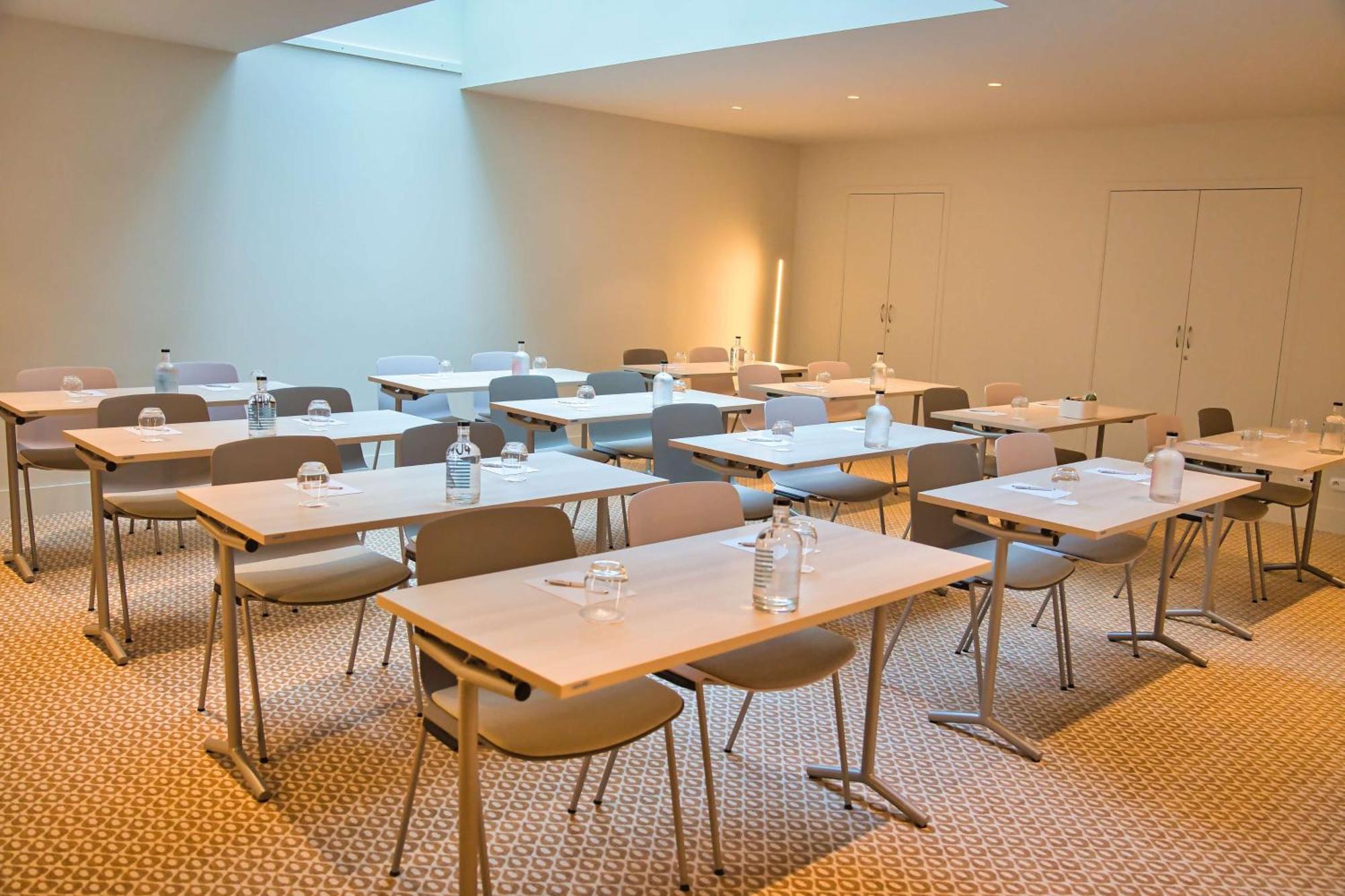 Hotel Yac Paris Clichy, A Member Of Radisson Individuals Bagian luar foto