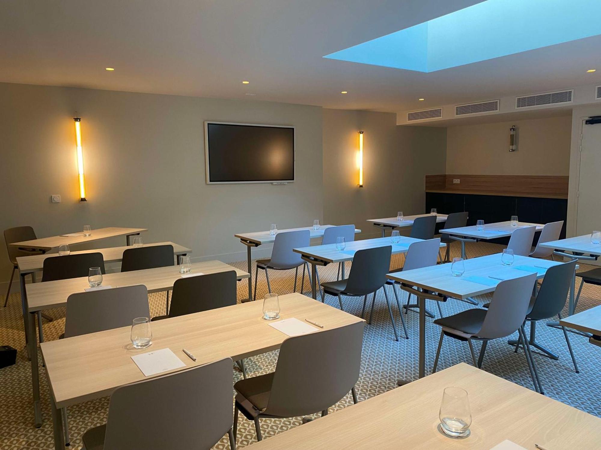 Hotel Yac Paris Clichy, A Member Of Radisson Individuals Bagian luar foto