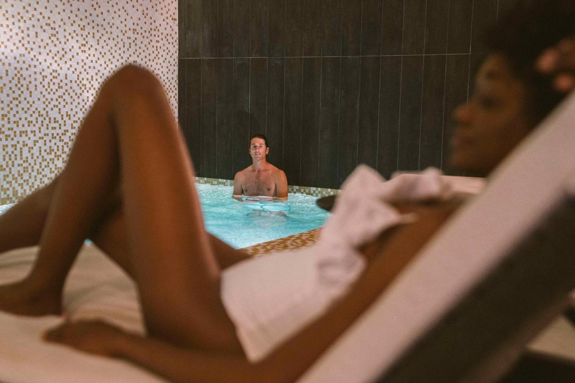 Hotel Yac Paris Clichy, A Member Of Radisson Individuals Bagian luar foto