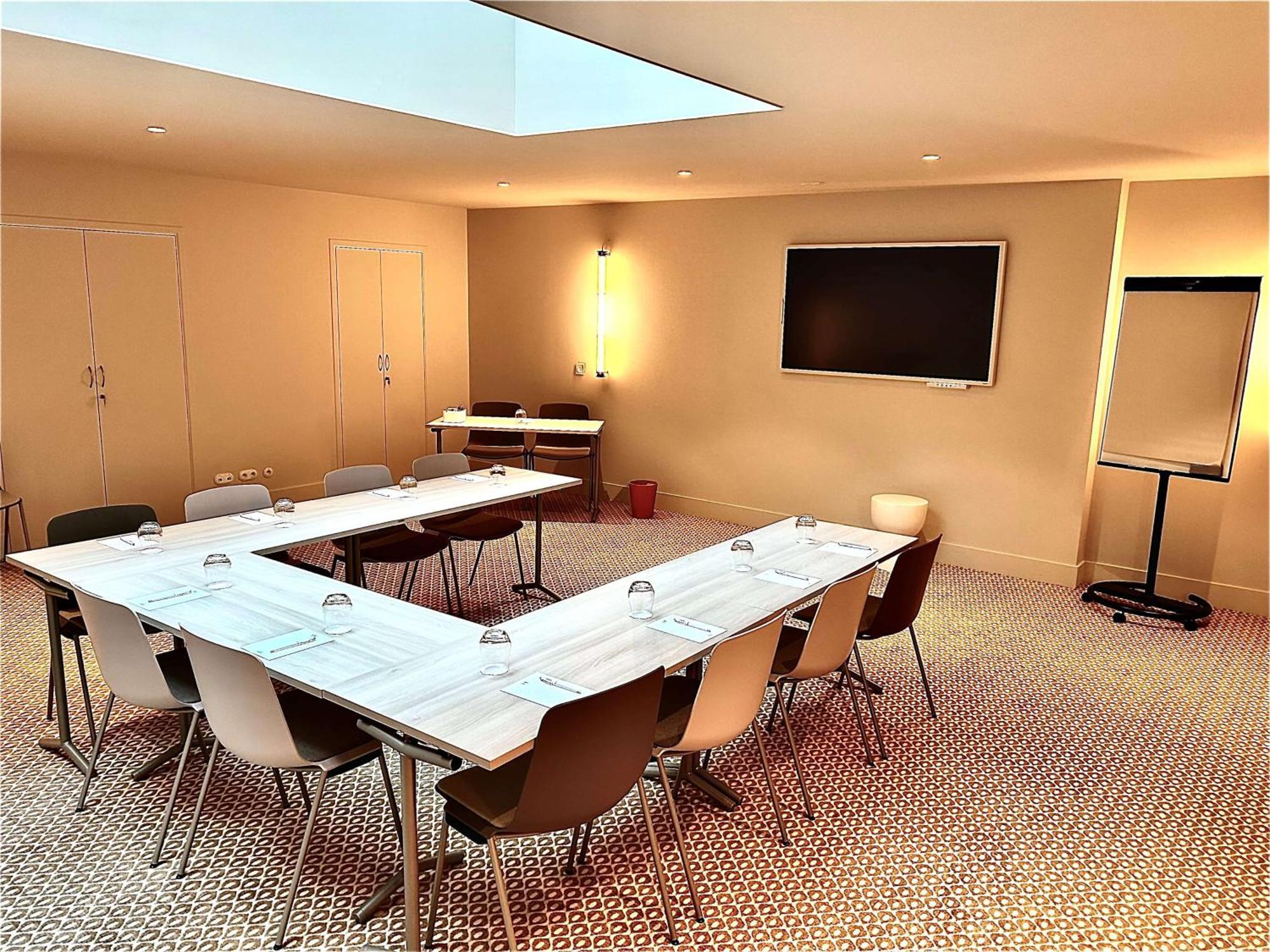 Hotel Yac Paris Clichy, A Member Of Radisson Individuals Bagian luar foto