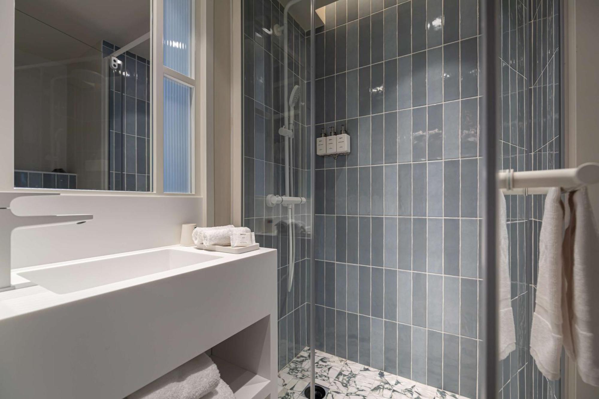 Hotel Yac Paris Clichy, A Member Of Radisson Individuals Bagian luar foto